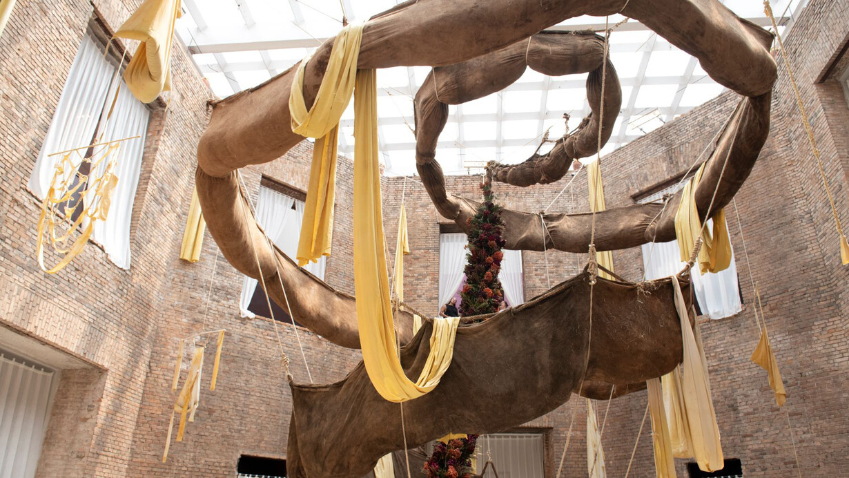 Dan Lie, Dejar ir, vista de exhibición. Cortesía de Pinacoteca