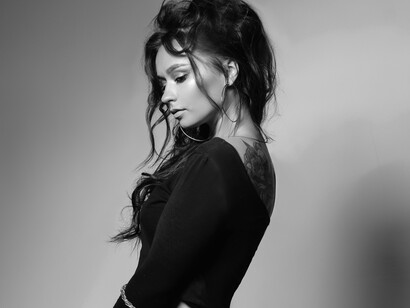 Muchos diseños surgen de momentos cruciales en la vida de las personas, como nacimientos, pérdidas o viajes transformadores