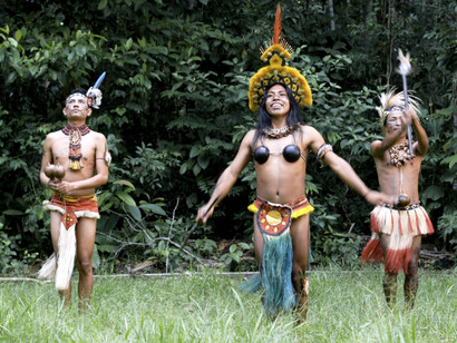 Maribba, Higinio Bautista, Kiyedekago, Rosita, and Yoí nanegü, Jjagɨyɨ: air of life (detail), 2023, 3-Kanal-Videoinstallation, Farbe, Ton, 42 Minuten 51 Sekunden. Mit freundlicher genehmigung von OK Linz