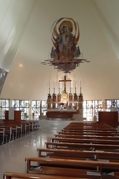 Interno della chiesa della Madonna degli Alpini situata a Boario Terme, Italia