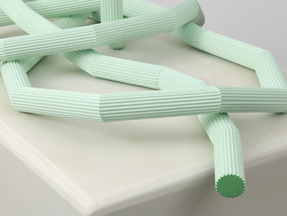 Photo: Ben Westoby. © Eva Rothschild. Courtesy: the artist and Modern Art, London. 