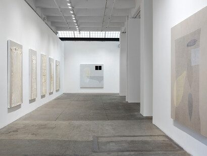 Pinaree Sanpitak, Fragile narratives, exhibition view. Courtesy of Galerie Lelong 