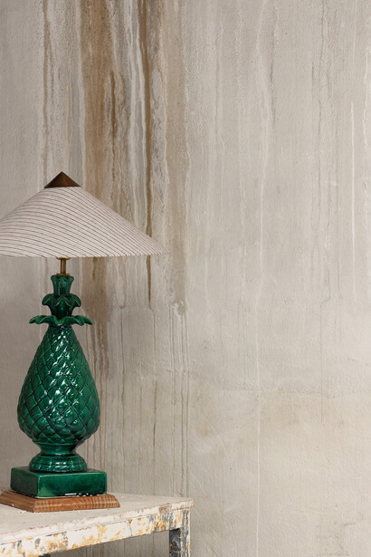 Lampara de cerámica en el taller de Can Betelgeuse Studio en Manises, Valencia (España)