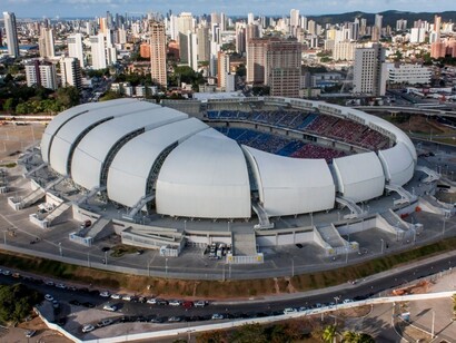  O Estádio das Dunas, em Natal, considerado o mais belo pelo Comitê da Copa, destaca-se na paisagem da cidade de Natal. Fotografia Jobson Galdino
