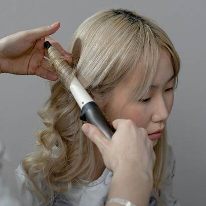 Silvia. Sílvia privava com alguns dos convidados, também era felicitada