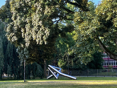 Immanuel Kant definió la Ilustración como el término de la infancia de la humanidad ( incapacidad de servirse de su propio entendimiento) y incitó a tener el valor de usar su razón. Parque Immanuel Kant de Duisburgo, Alemania