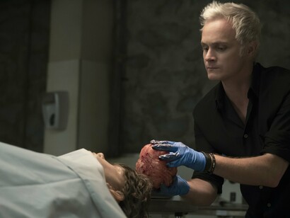 Blaine DeBeers (David Anders) con ganas de un piscolabis