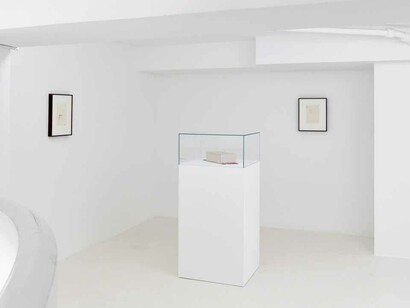 Lebendige Skulpturen. Courtesy of Sies + Höke Galerie