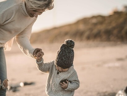 A minha mãe chorava, andava triste. Dizia que não, mas eu conseguia ver as lágrimas tímidas correrem-lhe o rosto em silêncio. Aproximei-me e segredei-lhe que o avô era, agora, uma estrela que nos guiava. A minha mãe sorriu-me com os seus olhos molhados