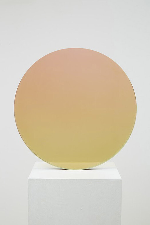 De Wain Valentine, Circle, Sepia to Rose, 1970,
Cast Polyester Resin, 47.7 cm diameter, © DeWain Valentine, image courtesy of Gazelli Art House
