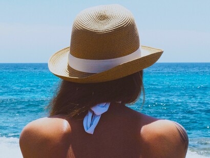 Inmensa isla del Mediterráneo que te atrapa en sus cristalinas aguas y te asfixia con su infernal brisa,