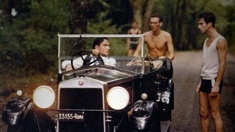 Il film racconta la straordinaria vicenda umana e scientifica di un gruppo di giovani fisici italiani negli anni ’30, guidati da Enrico Fermi. Fotogramma del film