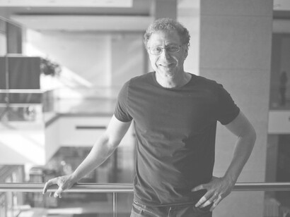 Leonard Mlodinow, físico y matemático estadounidense. Actualmente es profesor en el Instituto de Tecnología de California o Caltech