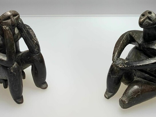 Al igual que el texto, El Pensador de Hamangia (una célebre estatuilla de terracota perteneciente a la cultura neolítica) simboliza al ser humano deteniéndose a reflexionar para trascender la mera supervivencia