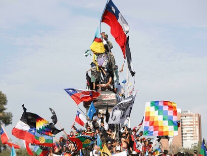 Demonstranten auf der Plaza Baquedano