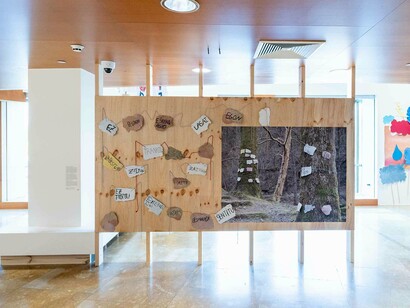 Varios artistas, Aprendiendo a través del arte 2025, vista de exhibición. Cortesía del Museo Guggenheim Bilbao