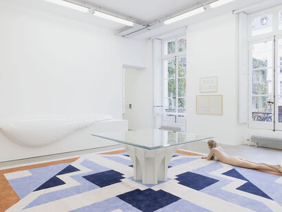 View of the exhibition "Paulin, Paulin, Paulin" at Galerie Perrotin, Paris from October 22 to December 19, 2015. From left to right: César, Pierre Paulin and John De Andrea. Photo: Claire Dorn. © César / ADAGP, Paris, 2015. Courtesy Paulin, Paulin, Paulin and Galerie Perrotin