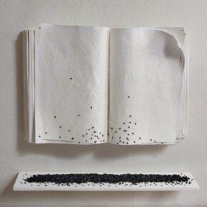 Perrone Lorenzo e Simona, Di bianco e di essenza, 2025. Courtesy of Punto sull’Arte Gallery 