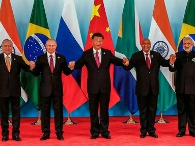 Foto oficial dos Chefes de Estado e de Governo da IX Cúpula do Brics, em Xiamen, China, 2017. O grupo se reuniu pela primeira vez em 2006, sem a participação da África do Sul. Em 2011, com a inclusão da África do Sul, o grupo passou a ser conhecido como BRICS