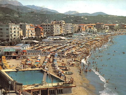 Playa de Albissola Marina en la Provincia de Savona, en Liguria, Italia