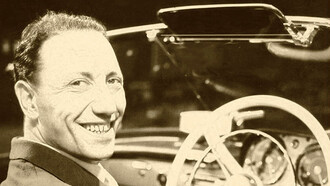 Renato Carosone, nel 1956 lanciava la canzone Tu vuò fa’ l’americano, parodia del giovane che si ispira allo stile di vita americano