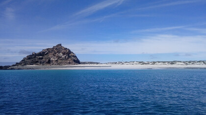 Vista desde el mar de Punta de Choros en la Región de Coquimbo, Chile