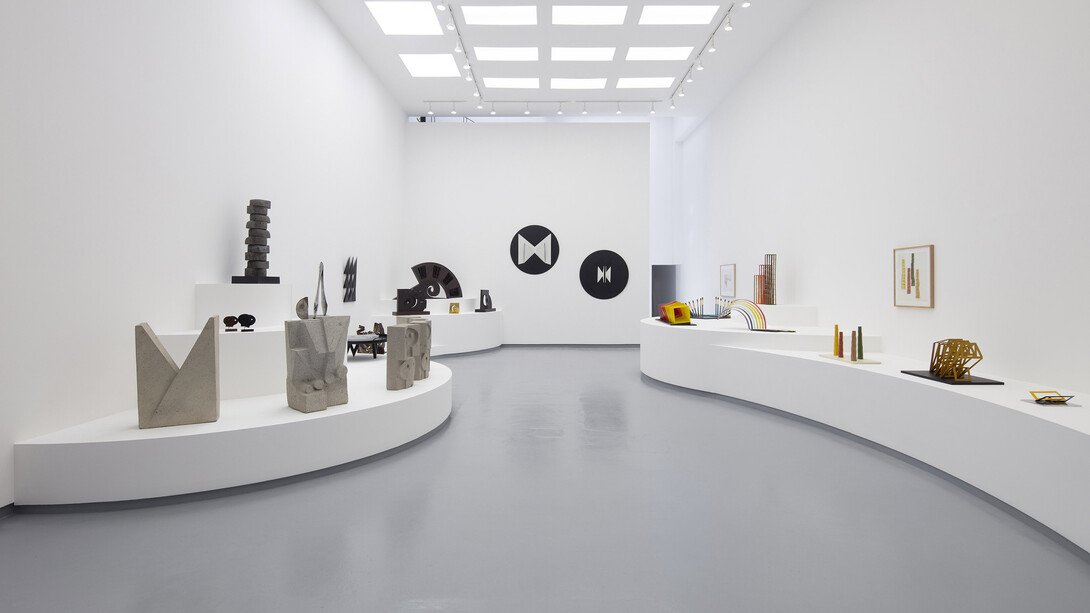 Ángela Gurría y Helen Escobedo, Pensar lo escultórico, habitar lo público, vista de exhibición. Cortesía de Proyectos Monclova