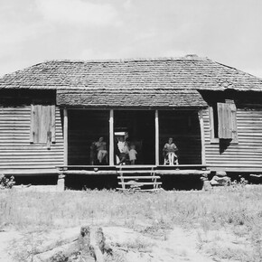 Walker Evans, Home of Floyd Burroughs, a cotton sharecropper, Hale County, Alabama, 1936. Courtesy of Krakow Witkin Gallery