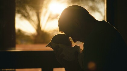 Ser felices, con mi pequeño sabandija, es como una estratagema, un dogma o una cruzada, sinceramente lo creo