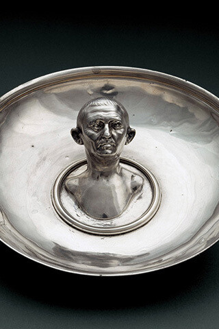 Emblema Dish from the Boscoreale Treasure, found at the Villa Pisanella in Boscoreale (Campania, Italy) in 1895, c. 35-40 AD 
Photo © RMN-Grand Palais (musée du Louvre) / Hervé Lewandowski /distributed by AMF-DNPartcom