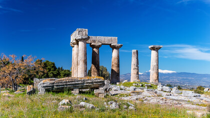 Las ruinas del templo de Apolo en la antigua Corinto, Grecia