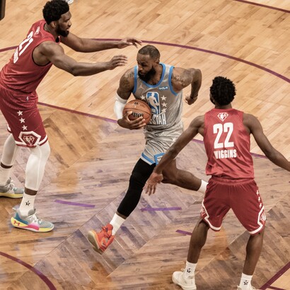 LeBron James est également un homme d'affaires, un philanthrope et un militant associatif. 