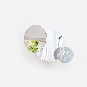 Rebecca Horn, Marcel Duchamp's Montgolfiere, 2014, mirror, glass, motor, electronic device, 21 5/8 x 23 5/8 x 24 13/16 inches (55 x 60 x 63 cm) © Rebecca Horn. Courtesy: Sean Kelly, New York