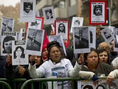 Manifestación en contra de los desaparecidos en Chile