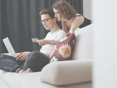 Shopping online con carta di credito. Pensate al vostro ultimo acquisto online: avete visto un prodotto che vi piaceva, avete soppesato un po’ le recensioni, la possibilità di cercarlo in negozio, e alla fine avete cliccato sul pulsante “aggiungi al carrello”