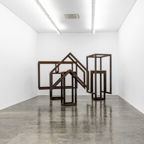 Introdução à Teoria dos Opostos Absolutos. Courtesy of Galeria Nara Roesler 