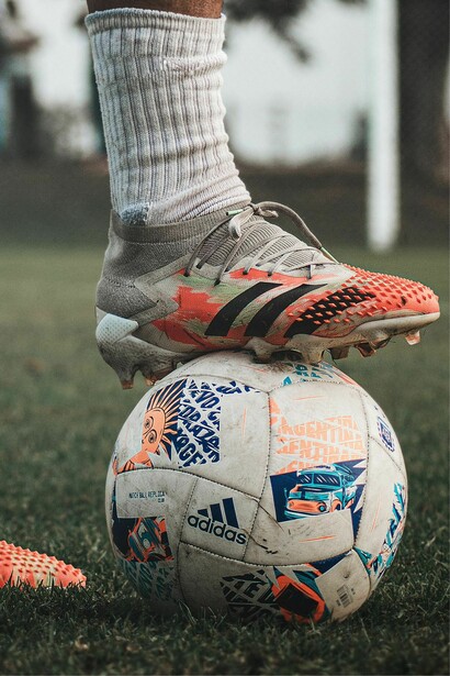 La novedosa práctica se ha concebido montada en el futbol 5 ya existente. Una de esas modalidades que permite jugar futbol sin las obligaciones del soccer tradicional, con varias diferencias
