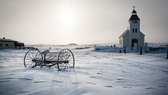 Chiesa sommersa dalla neve