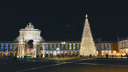 Árvore de Natal na Praça do Comércio, em Lisboa, Portugal