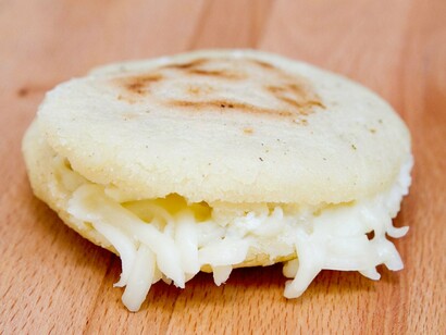Arepa con queso fundido