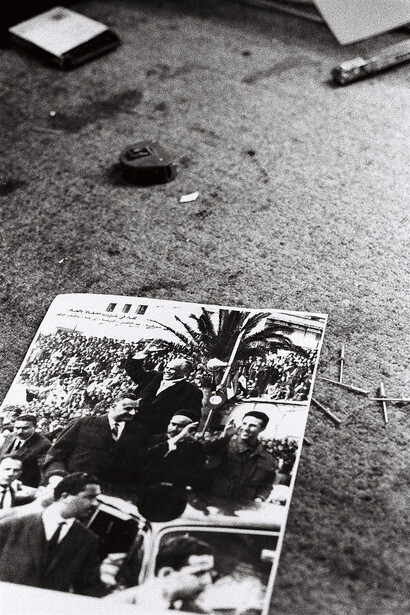 Fakhri El Ghezal, Retour chez Abdelbasset l'encadreur 1, from the “Chokran ya siédété al raiis” series, 2011. Gelatin silver print, 5 1/2 x 8 1/4 in (14 x 21 cm). Courtesy the artist
