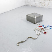 Giovanni Termini, Idea di coesione, 2013, cemento e fasce ricucite, cm 25x50x50. Courtesy of MAC