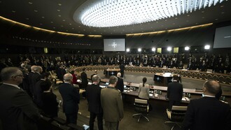 Líderes de la OTAN realizan un minuto de silencio por las víctimas del terremoto en Siria y Turquía en 2023