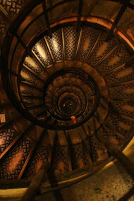 Scala a chiocciola dell'Arc de Triomphe de l'Etoile, Paris, France