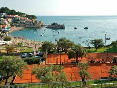 Campi da tennis oltre Przno