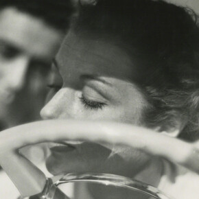 Frances McLaughlin-Gill, Nan Martin, Jones Beach, NY, Glamour, 1950. Copyright Leslie Gill, Courtesy Howard Greenberg Gallery
