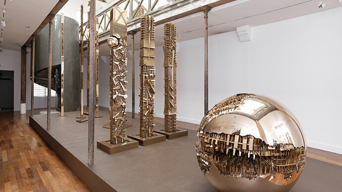 Arnaldo Pomodoro. Courtesy of Tornabuoni Art Gallery