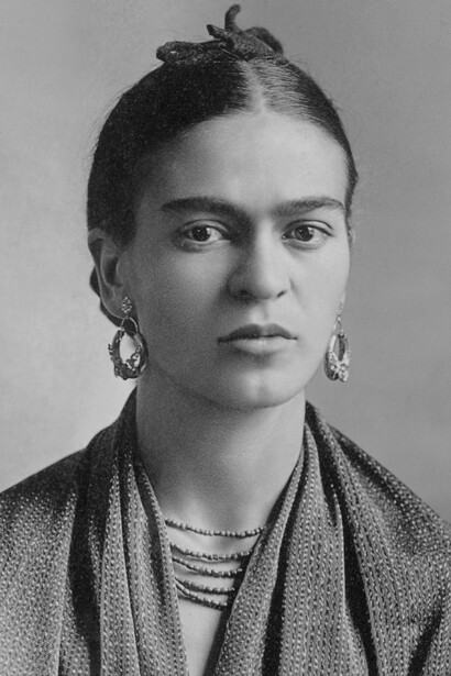 Según A. Rico «observamos en Frida Kahlo una preocupación por la búsqueda de sus orígenes como individuo que pertenece y se empeña en descubrir la tradición cultural».