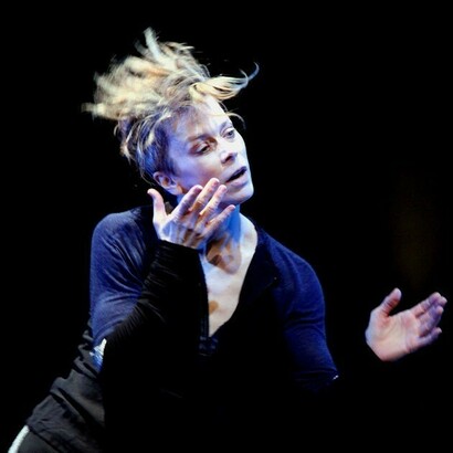 Louise LeCavalier en acción