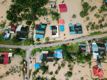 Os resultados indicam que a integração de soluções baseadas na natureza, sistemas de alerta precoce multiameaças e financiamento climático inovador constituem pilares fundamentais para a construção de resiliência